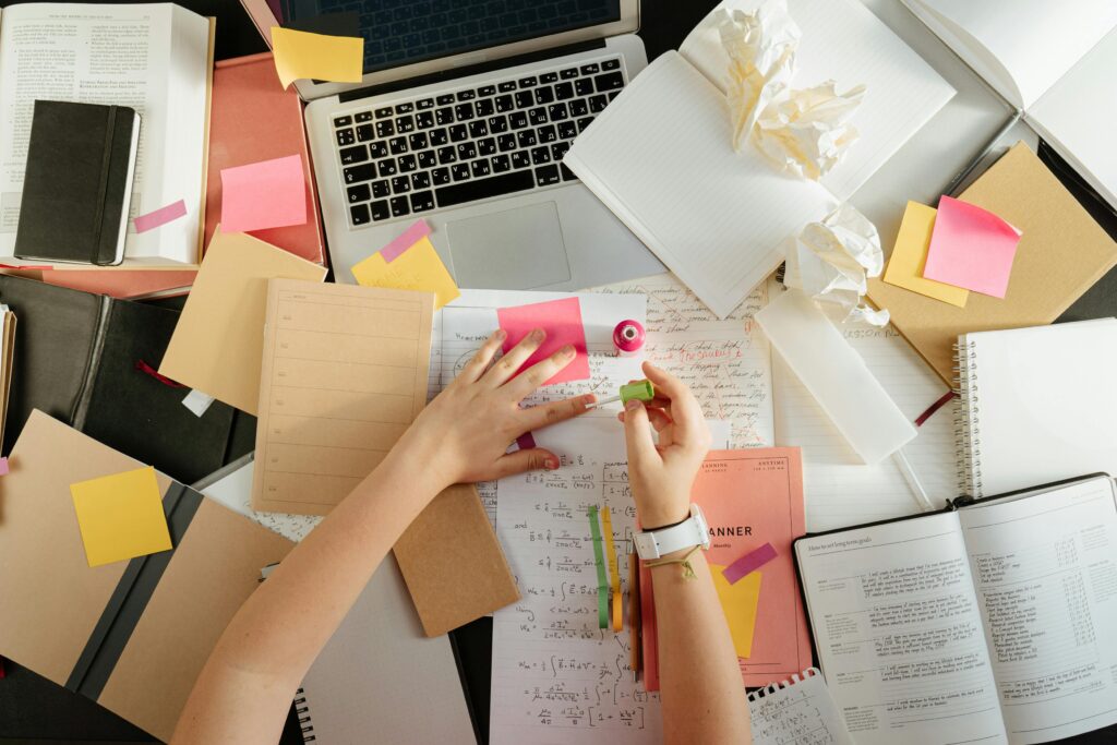 Lernen mit KI: Wie digitale Assistenten Schule und Studium revolutionieren Lernen mit KI: Wie digitale Assistenten Schule und Studium revolutionieren